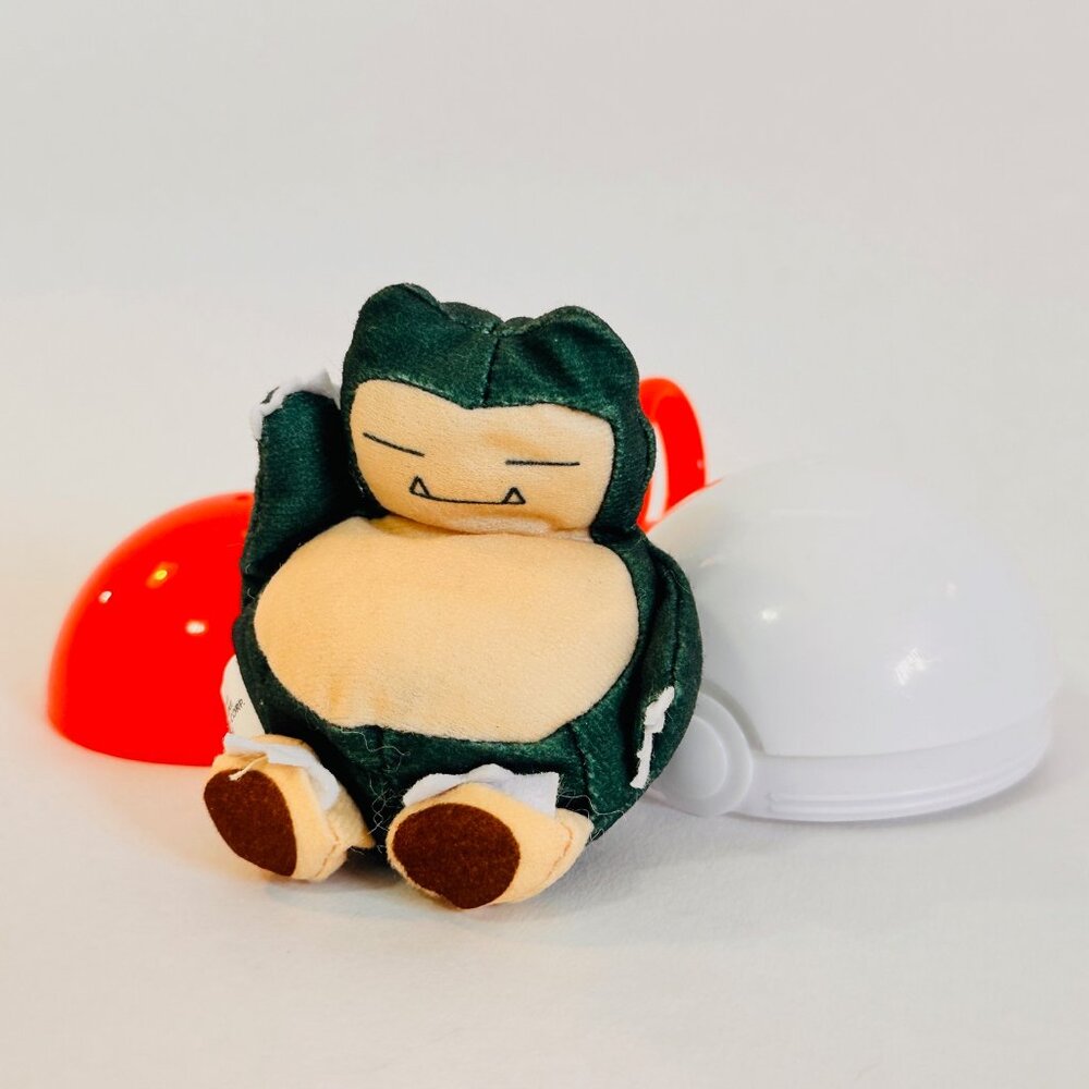 Burger Kind Snorlax with ball keychain